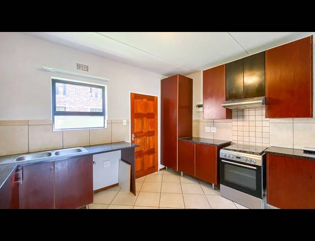 2 BEDROOM TOWNHOUSE FOR SALE IN ALBERTSDAL